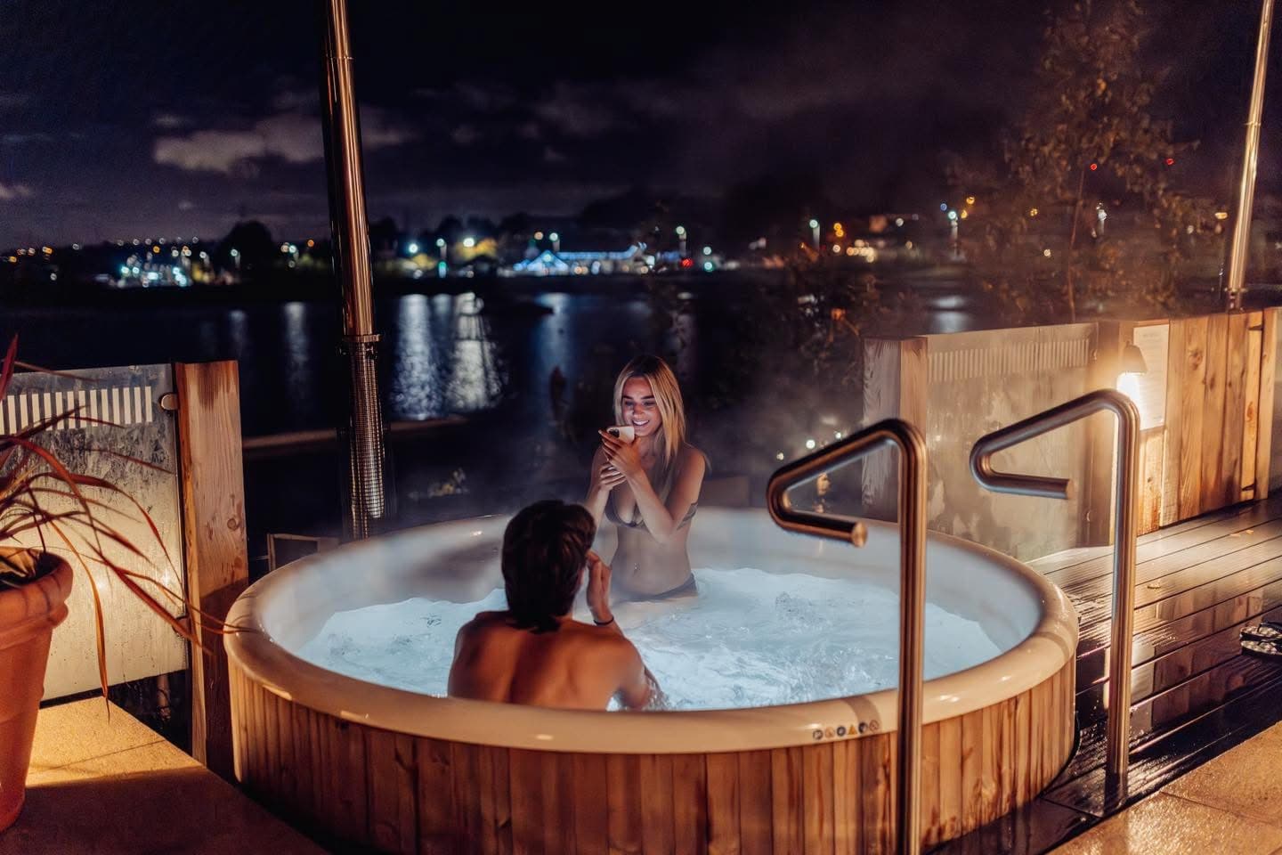 Open-Sky Jacuzzis - Night View