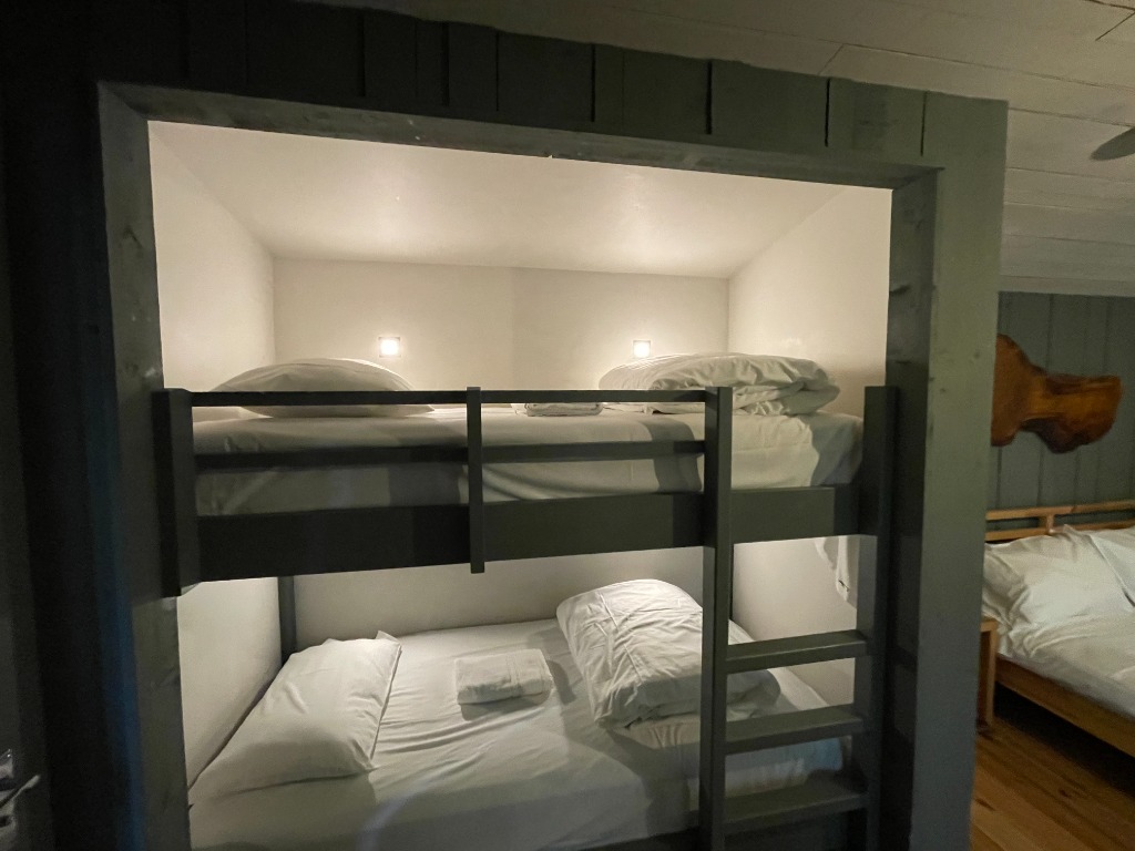 Hideaway Hut (Quad) Comfortable Bunk Beds