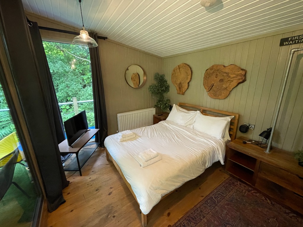 Hideaway Hut (Double) Cozy Bedroom Area