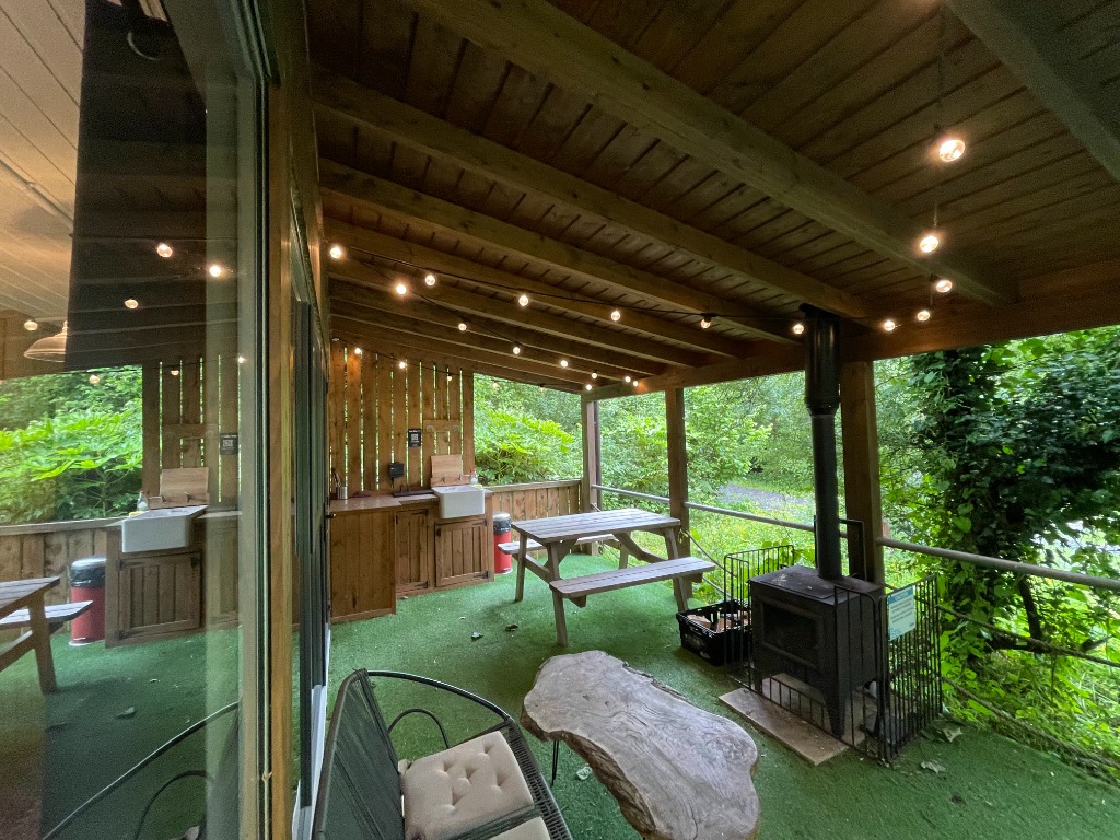 Hideaway Hut (Double) Private Deck with Outdoor Kitchen